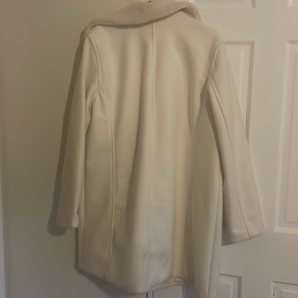 Beautiful white jacket - Picture 4 of 5